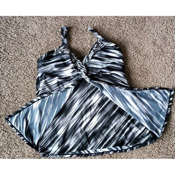Miraclesuit Warp Speed Love Knot Tankini Swim Top Size 10  Black White Underwire - Picture 4 of 9